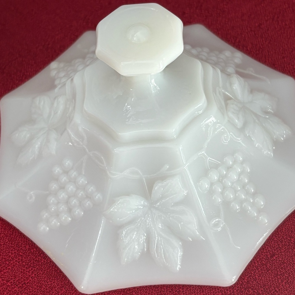 Anchor Hocking Milk Glass Footed Candy/Compote Dish w/Lid. Leaves & Grape Design - Picture 6 of 6